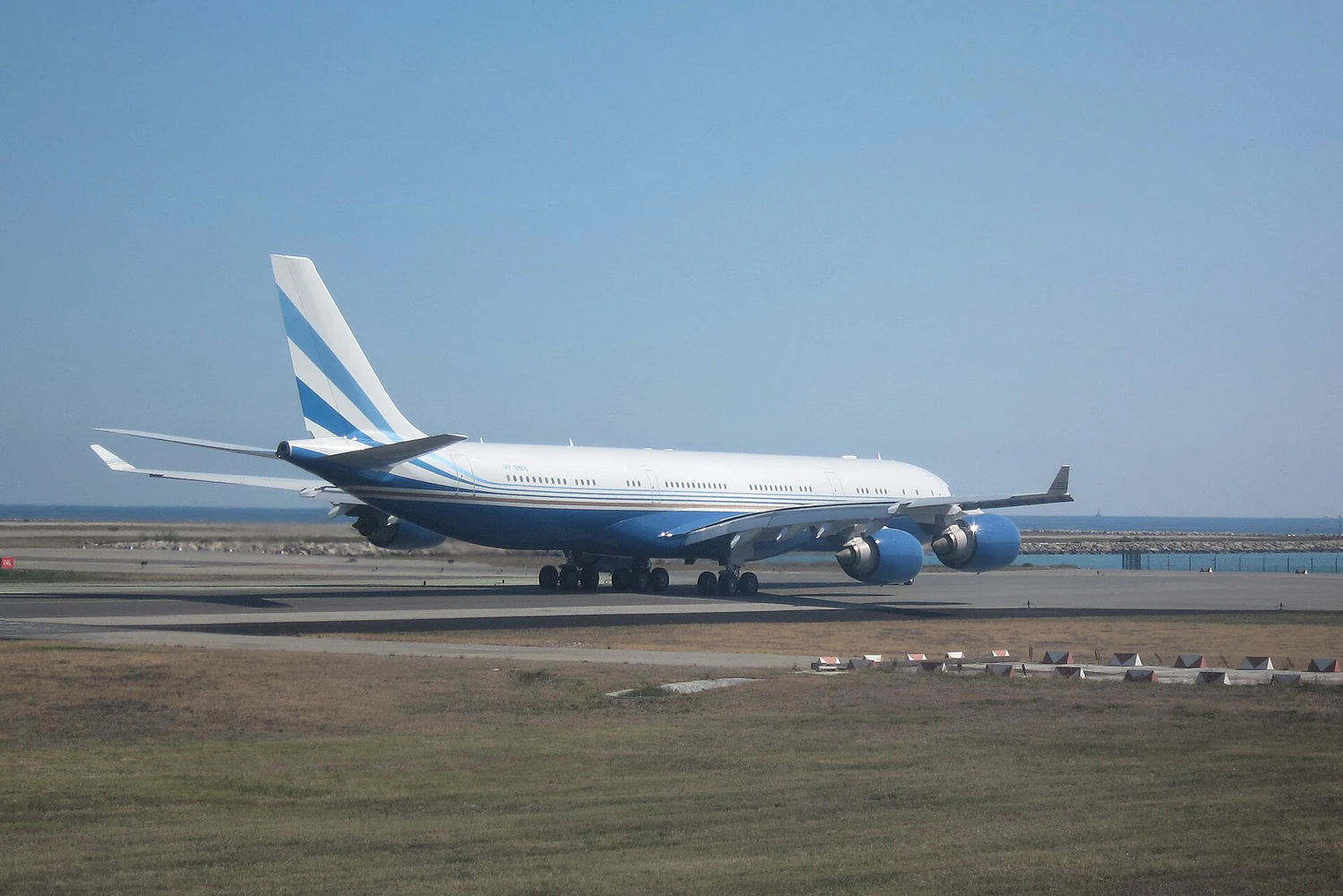 Airbus ACJ340-300